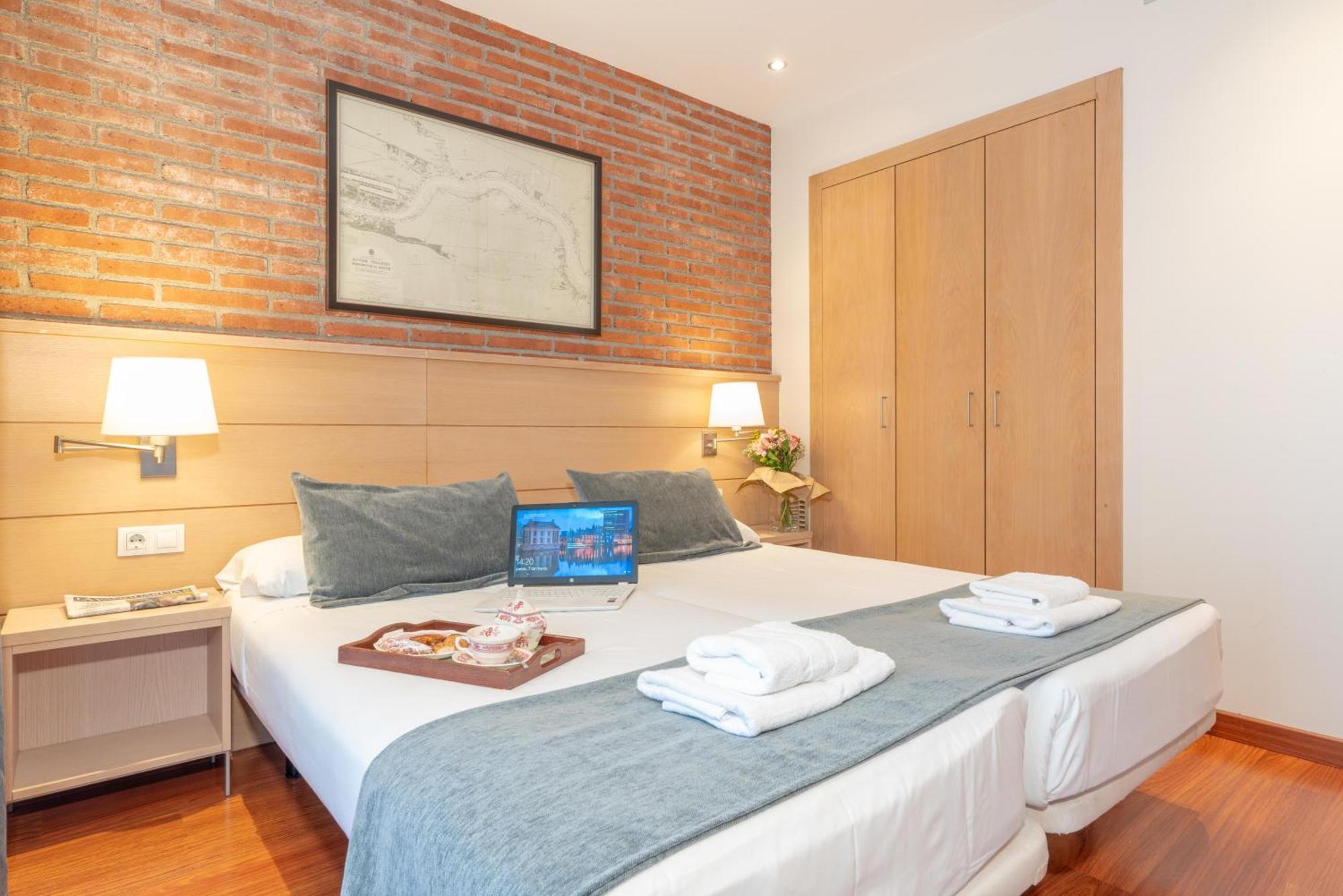 Serennia Cest Apartamentos Arc De Triomf บาร์เซโลนา ภายนอก รูปภาพ