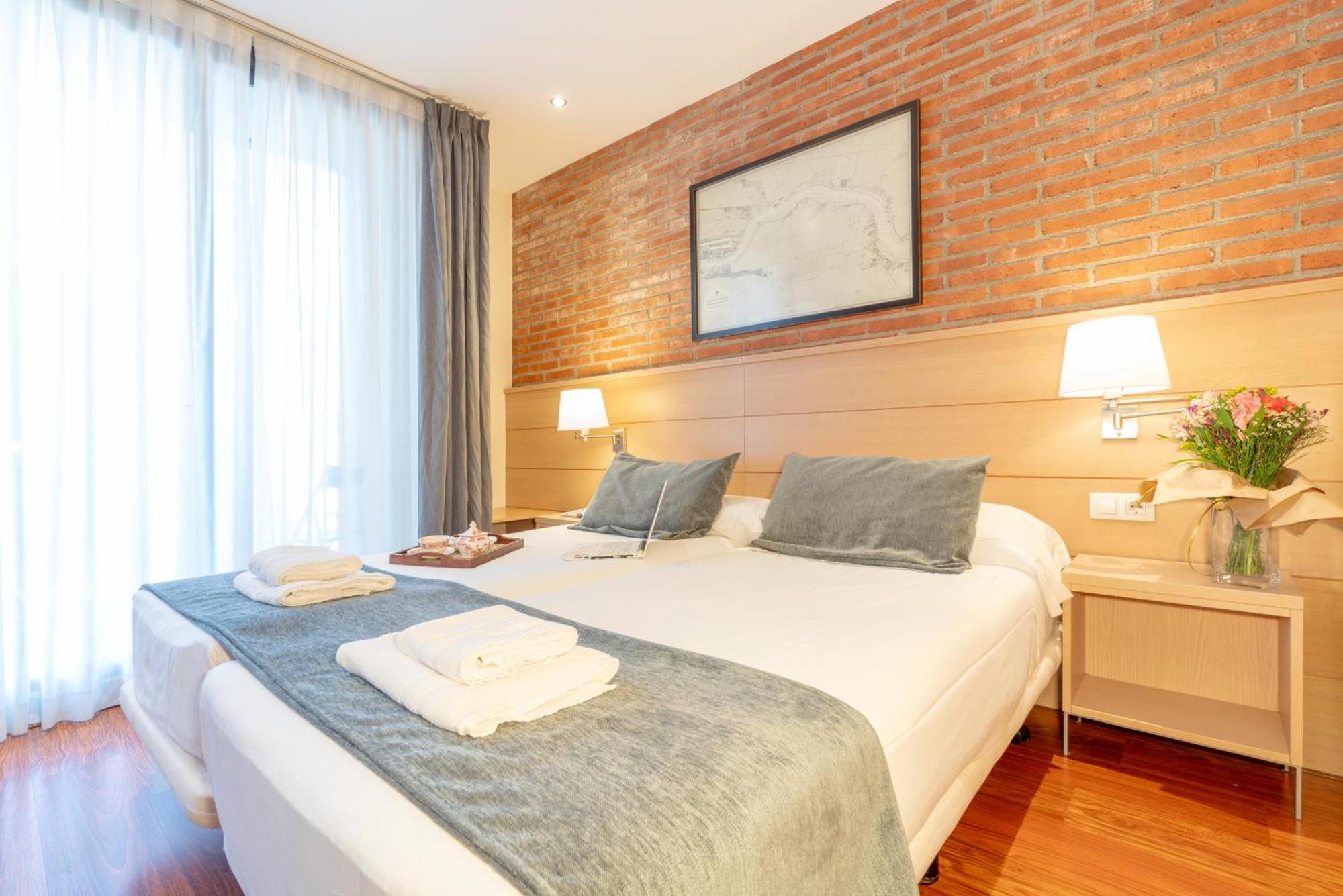 Serennia Cest Apartamentos Arc De Triomf บาร์เซโลนา ภายนอก รูปภาพ
