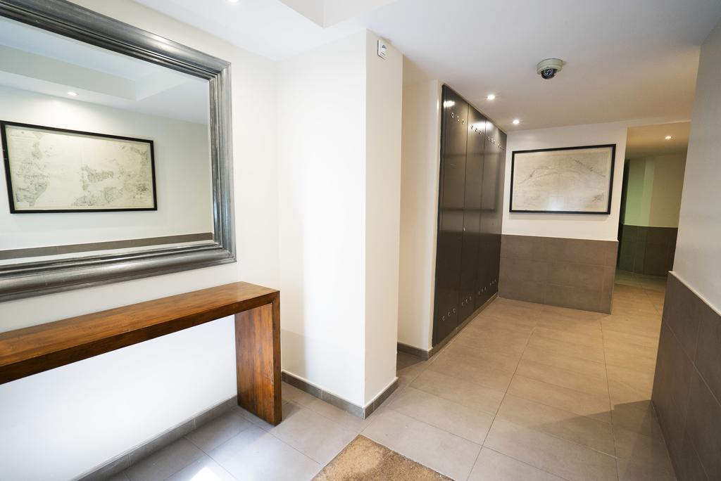 Serennia Cest Apartamentos Arc De Triomf บาร์เซโลนา ภายนอก รูปภาพ