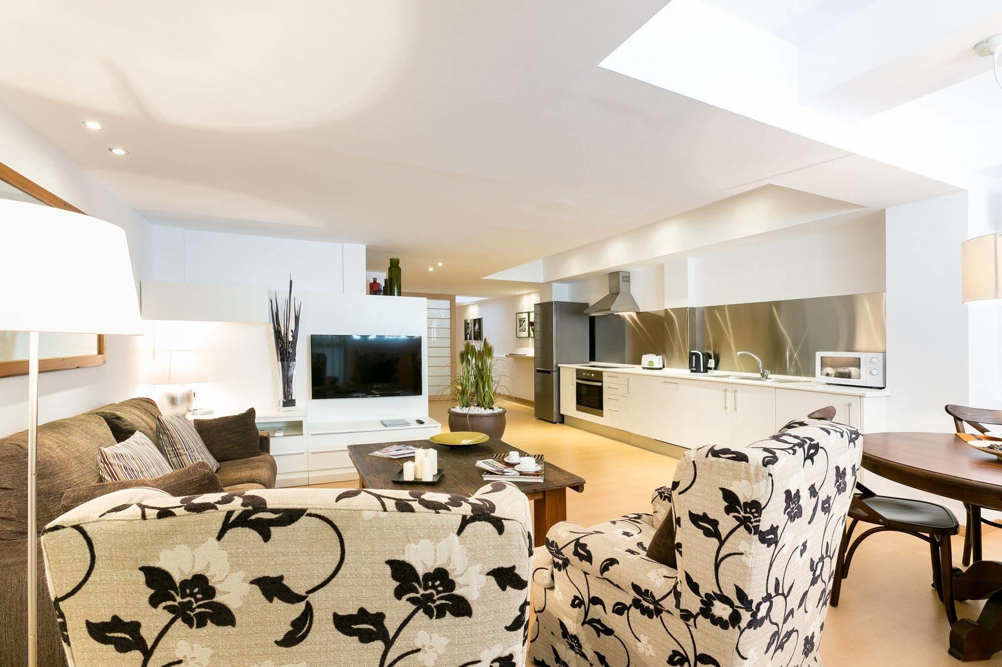 Serennia Cest Apartamentos Arc De Triomf บาร์เซโลนา ภายนอก รูปภาพ