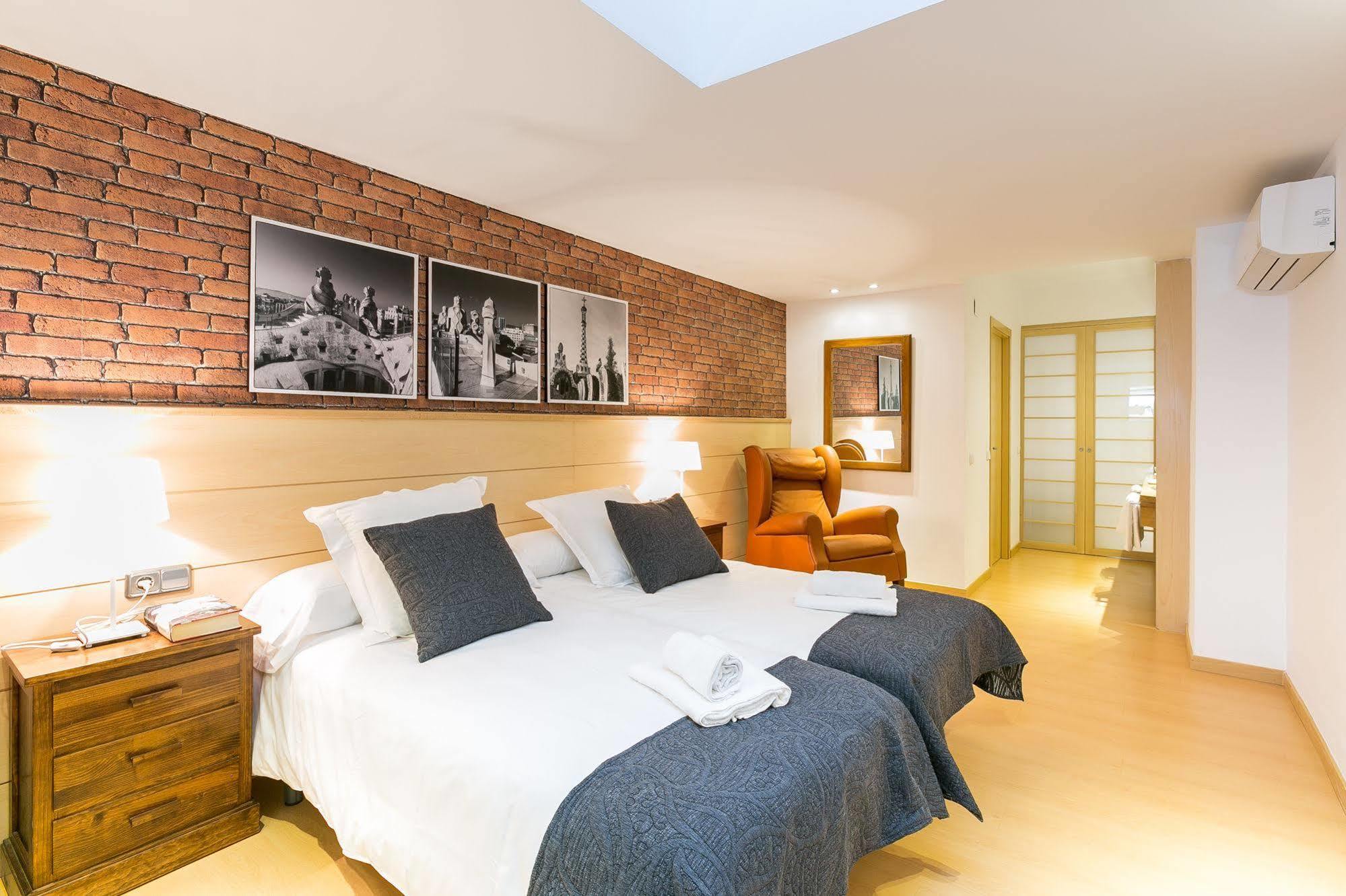 Serennia Cest Apartamentos Arc De Triomf บาร์เซโลนา ภายนอก รูปภาพ