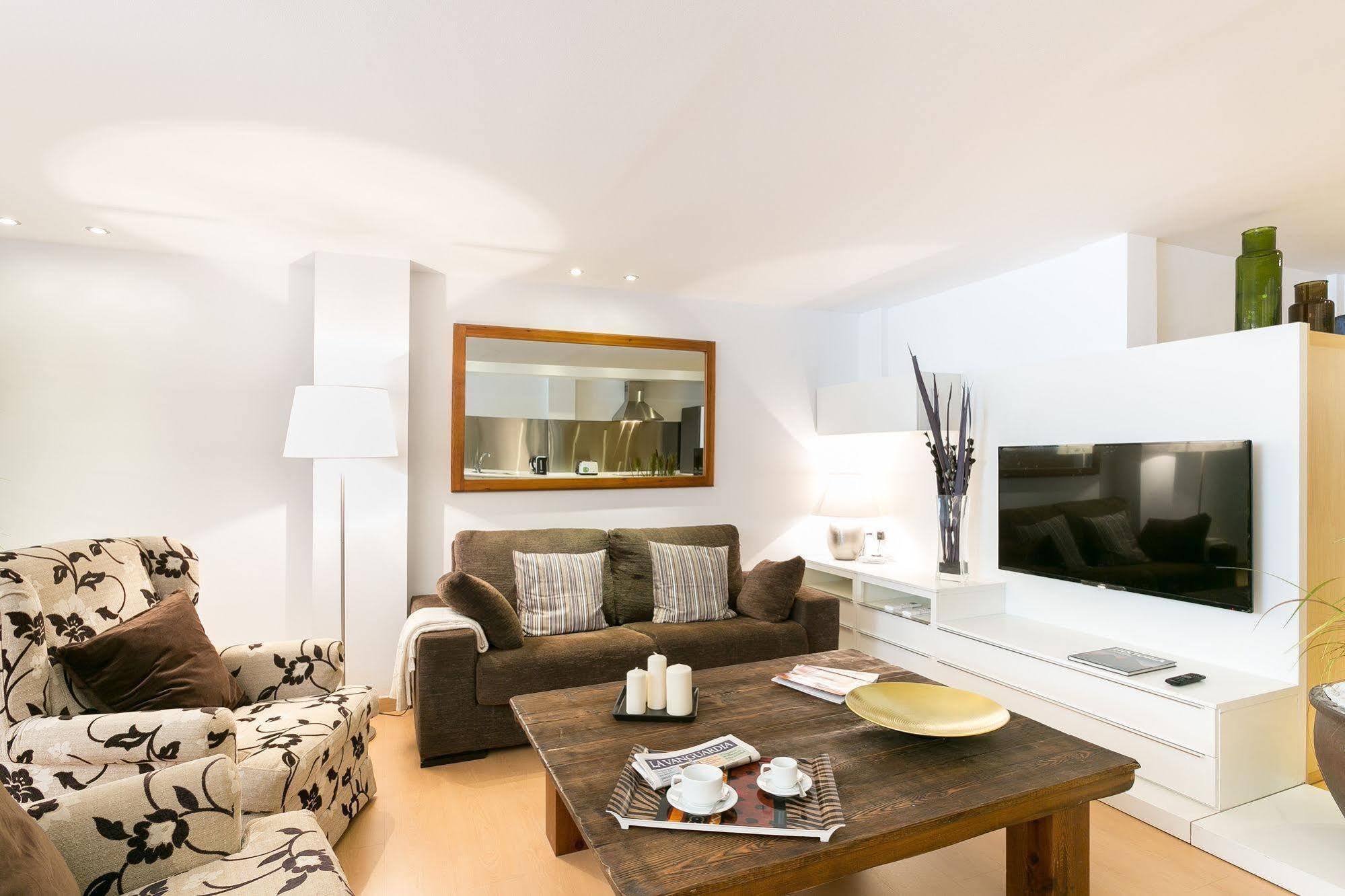 Serennia Cest Apartamentos Arc De Triomf บาร์เซโลนา ภายนอก รูปภาพ