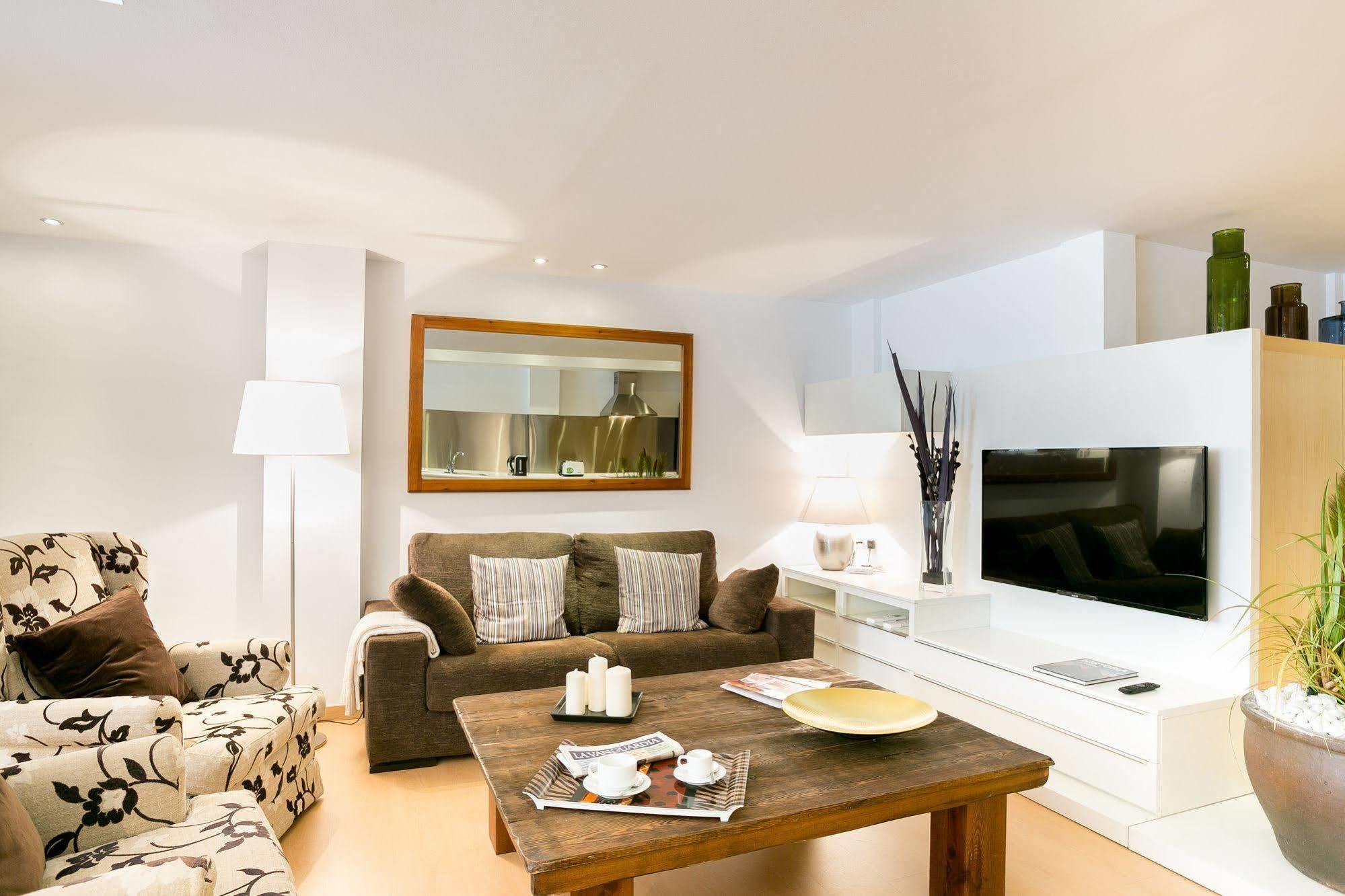 Serennia Cest Apartamentos Arc De Triomf บาร์เซโลนา ภายนอก รูปภาพ