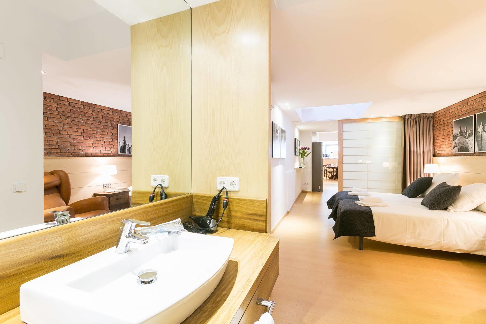Serennia Cest Apartamentos Arc De Triomf บาร์เซโลนา ภายนอก รูปภาพ