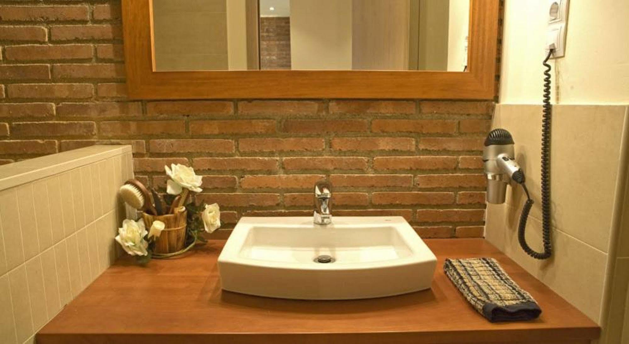 Serennia Cest Apartamentos Arc De Triomf บาร์เซโลนา ภายนอก รูปภาพ