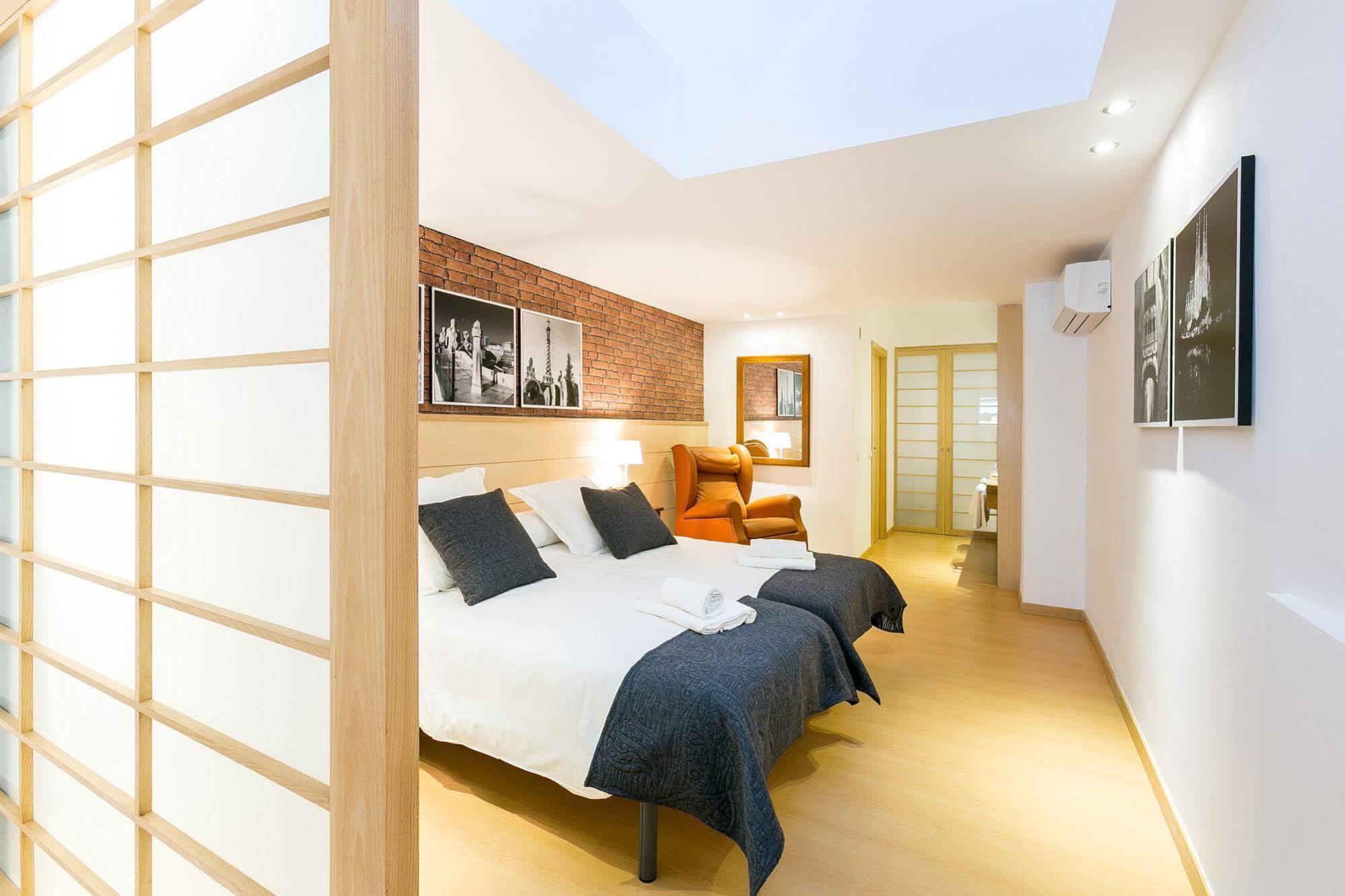 Serennia Cest Apartamentos Arc De Triomf บาร์เซโลนา ภายนอก รูปภาพ