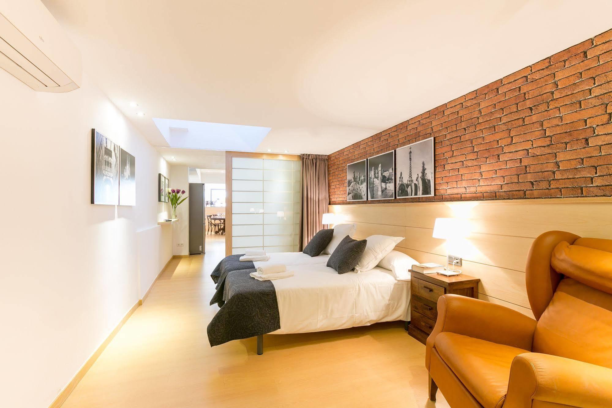 Serennia Cest Apartamentos Arc De Triomf บาร์เซโลนา ภายนอก รูปภาพ