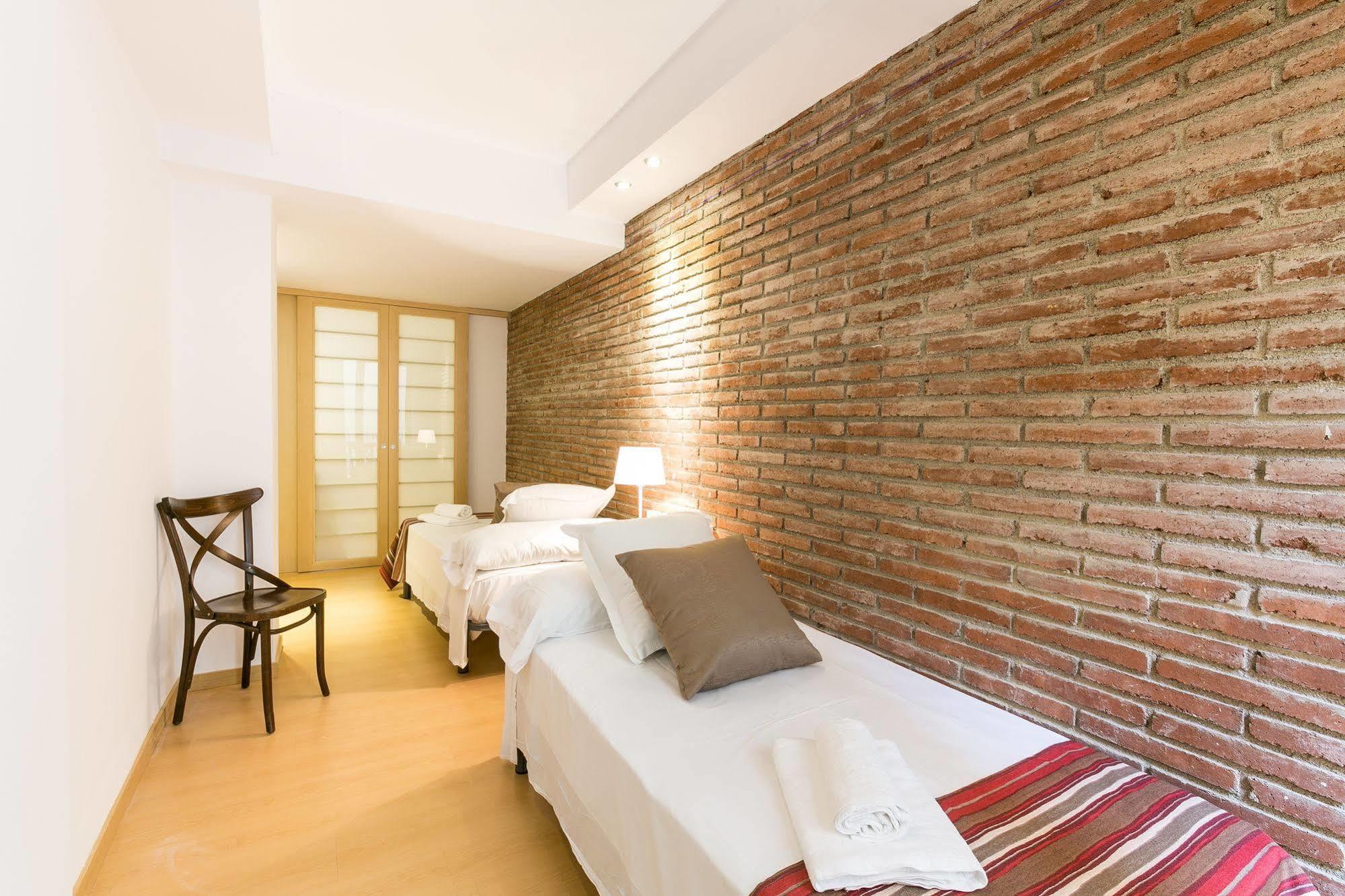 Serennia Cest Apartamentos Arc De Triomf บาร์เซโลนา ภายนอก รูปภาพ