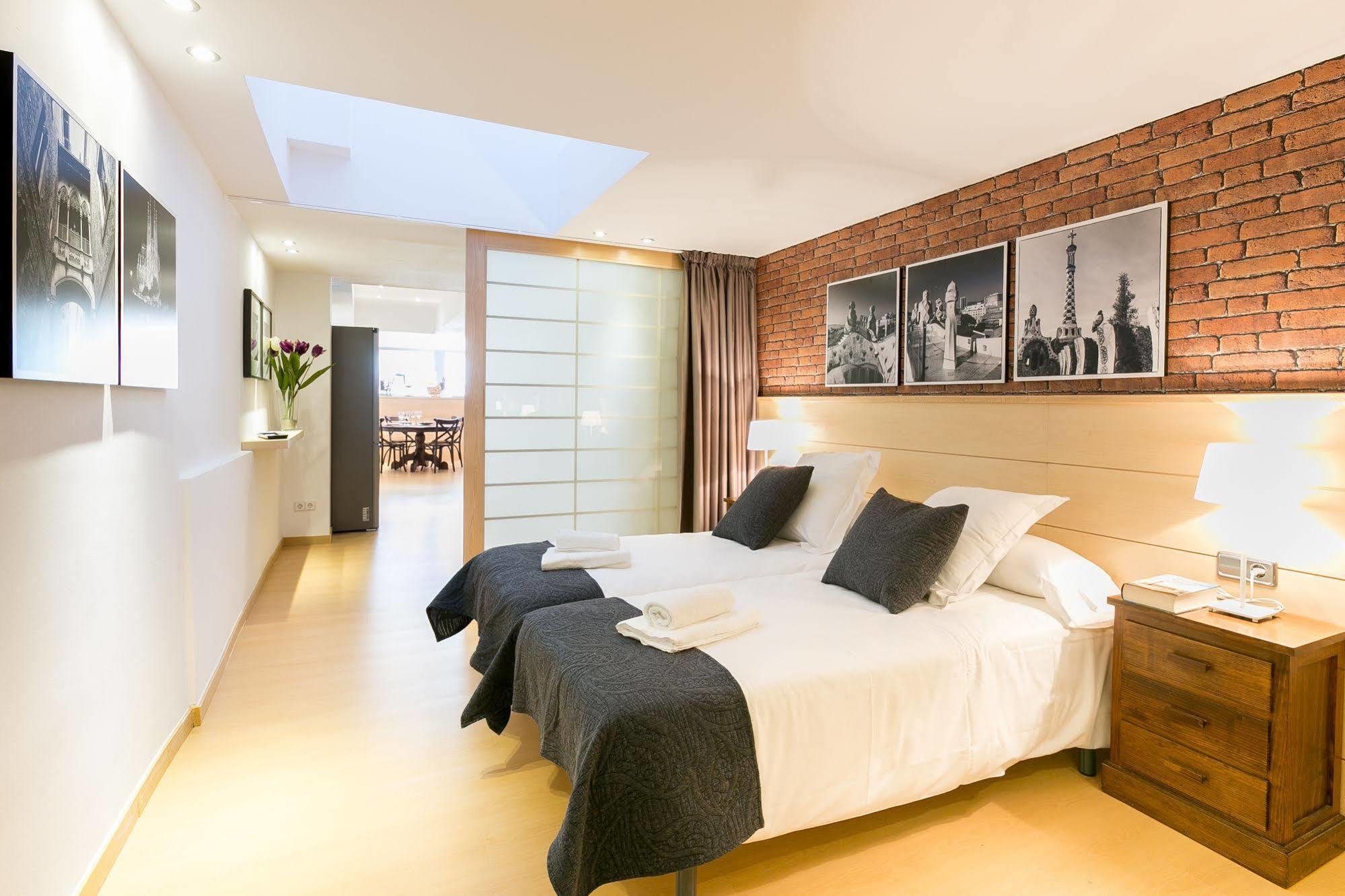 Serennia Cest Apartamentos Arc De Triomf บาร์เซโลนา ภายนอก รูปภาพ
