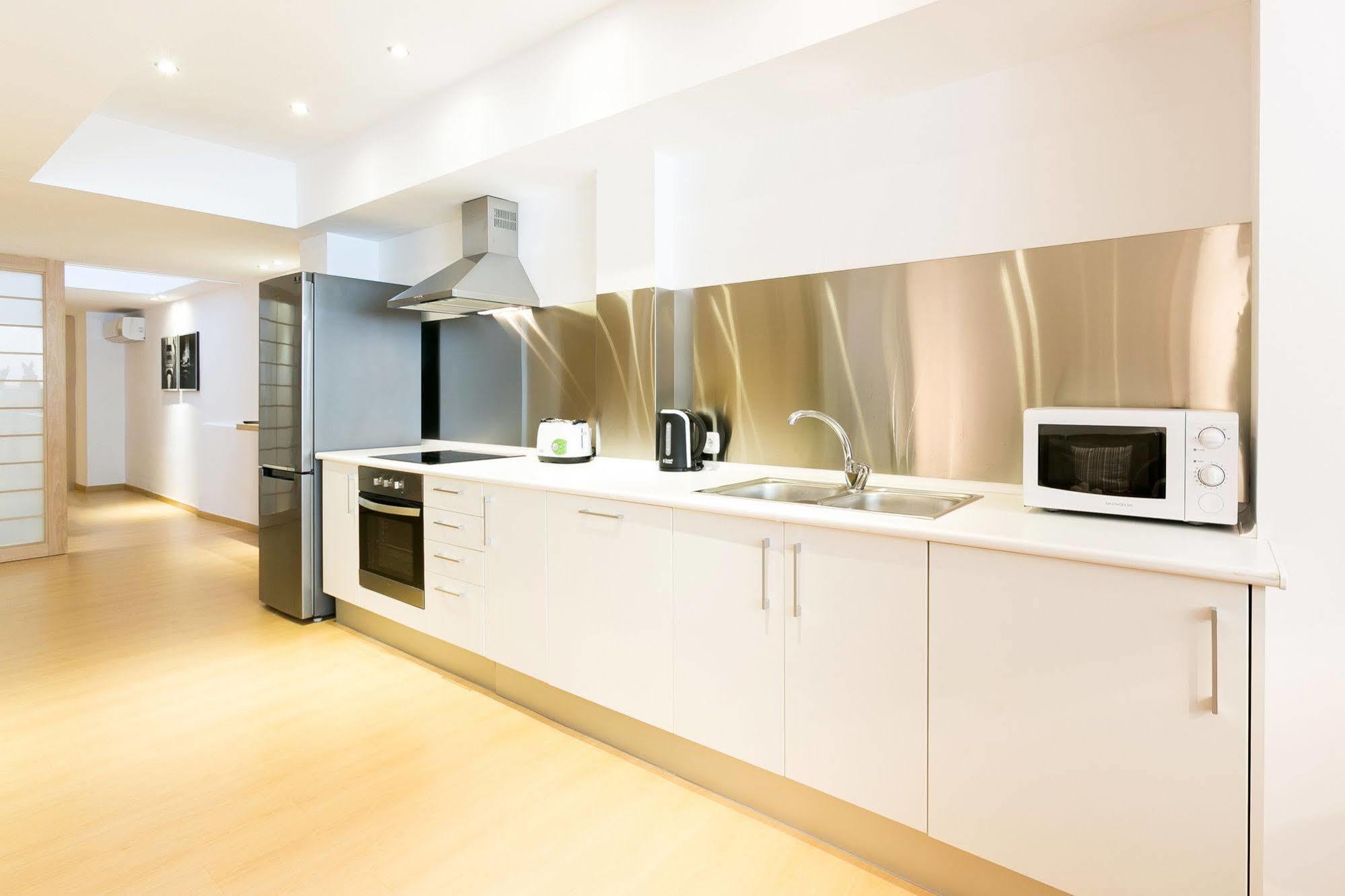 Serennia Cest Apartamentos Arc De Triomf บาร์เซโลนา ภายนอก รูปภาพ